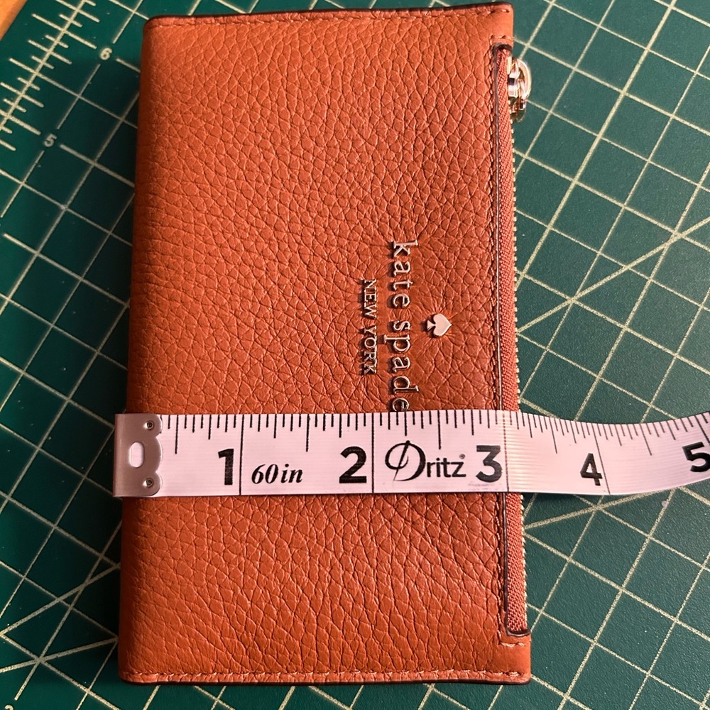 Kate Spade Small Slim bifold Leila Wallet in Pebbled Leather - Picture 6 of 8